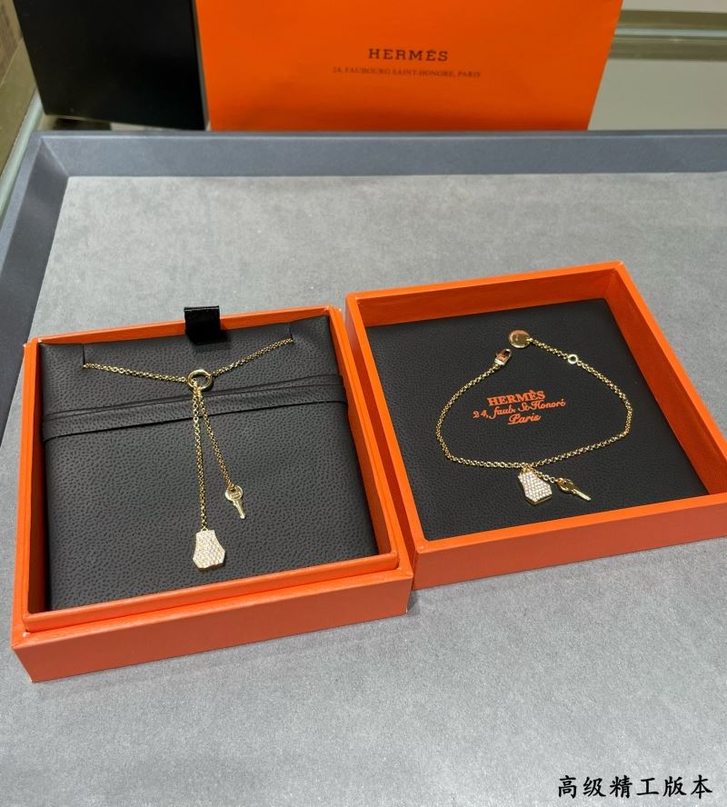 Hermes Necklaces